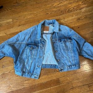 Amazing cropped Levi’s denim jacket